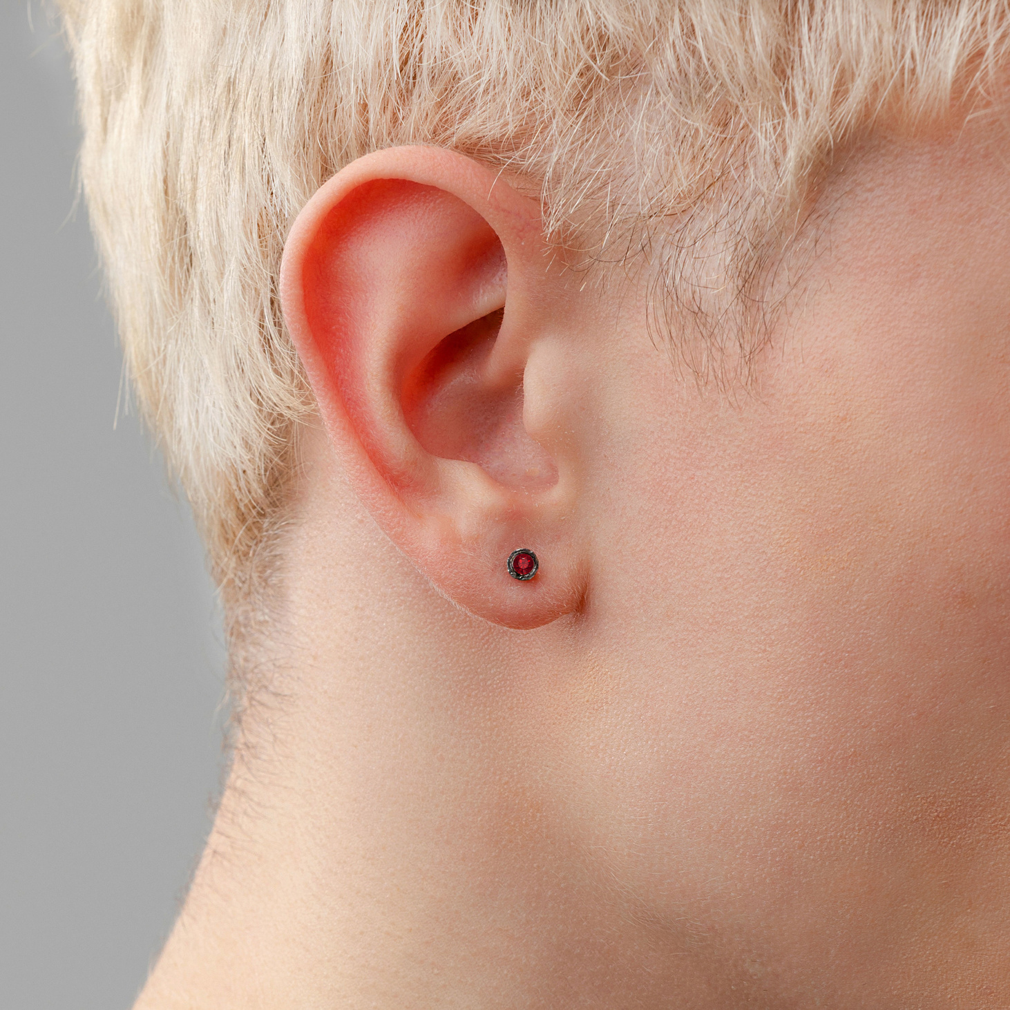 Серебряная пусета с рубином ARTEFACT RUBY - фотография товара