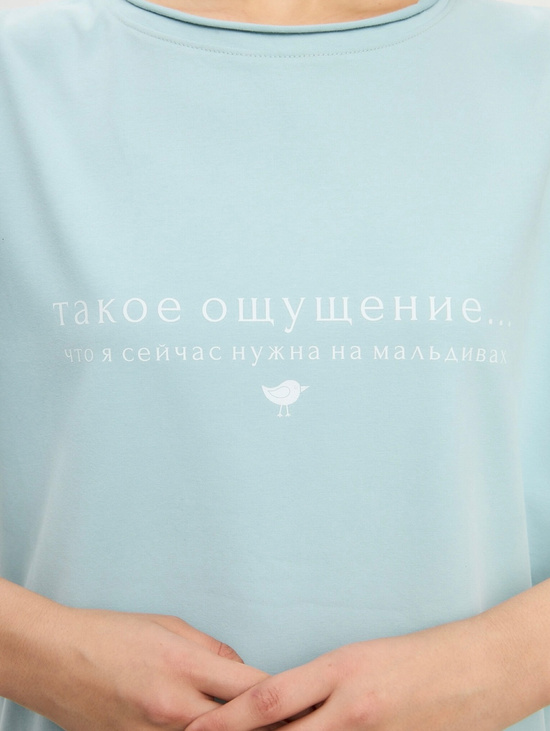 Футболка небесного цвета с мальдивским принтом