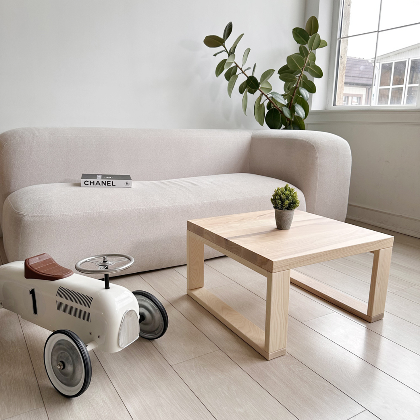 Журнальный столик "Frassino" из массива ясеня - фотография товара