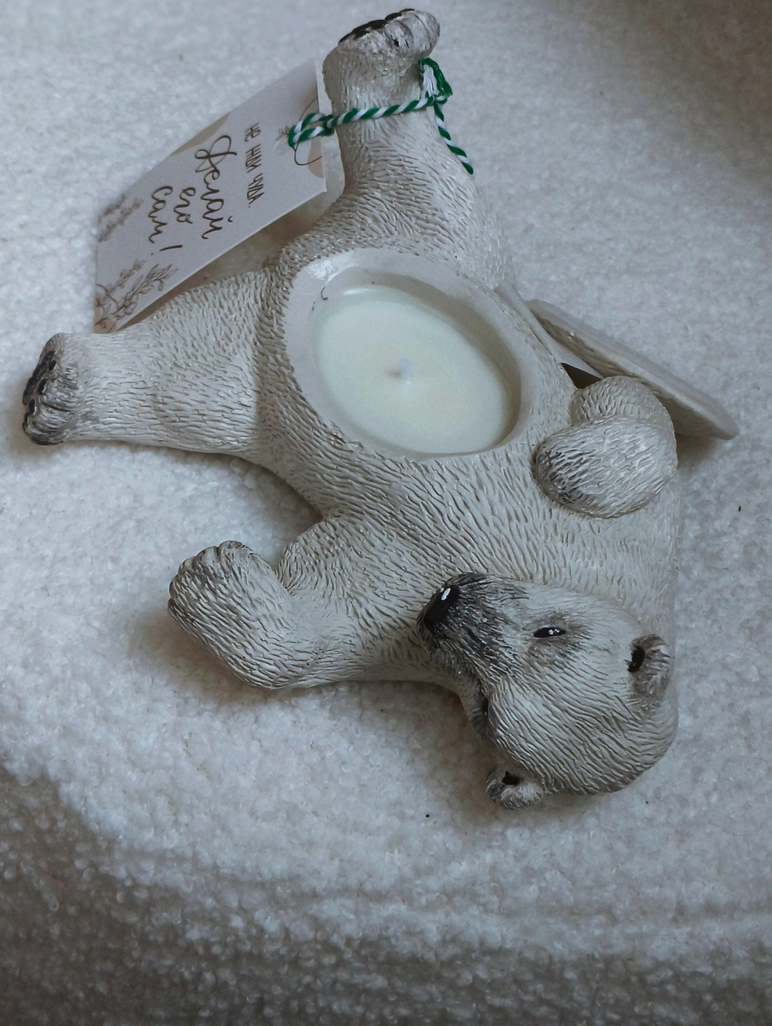 Ароматическая свеча "Белый медведь" с ароматом "Красное дерево и мох" - фотография товара