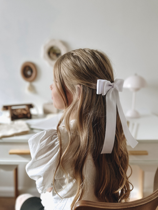Бант белый из плотного атласа