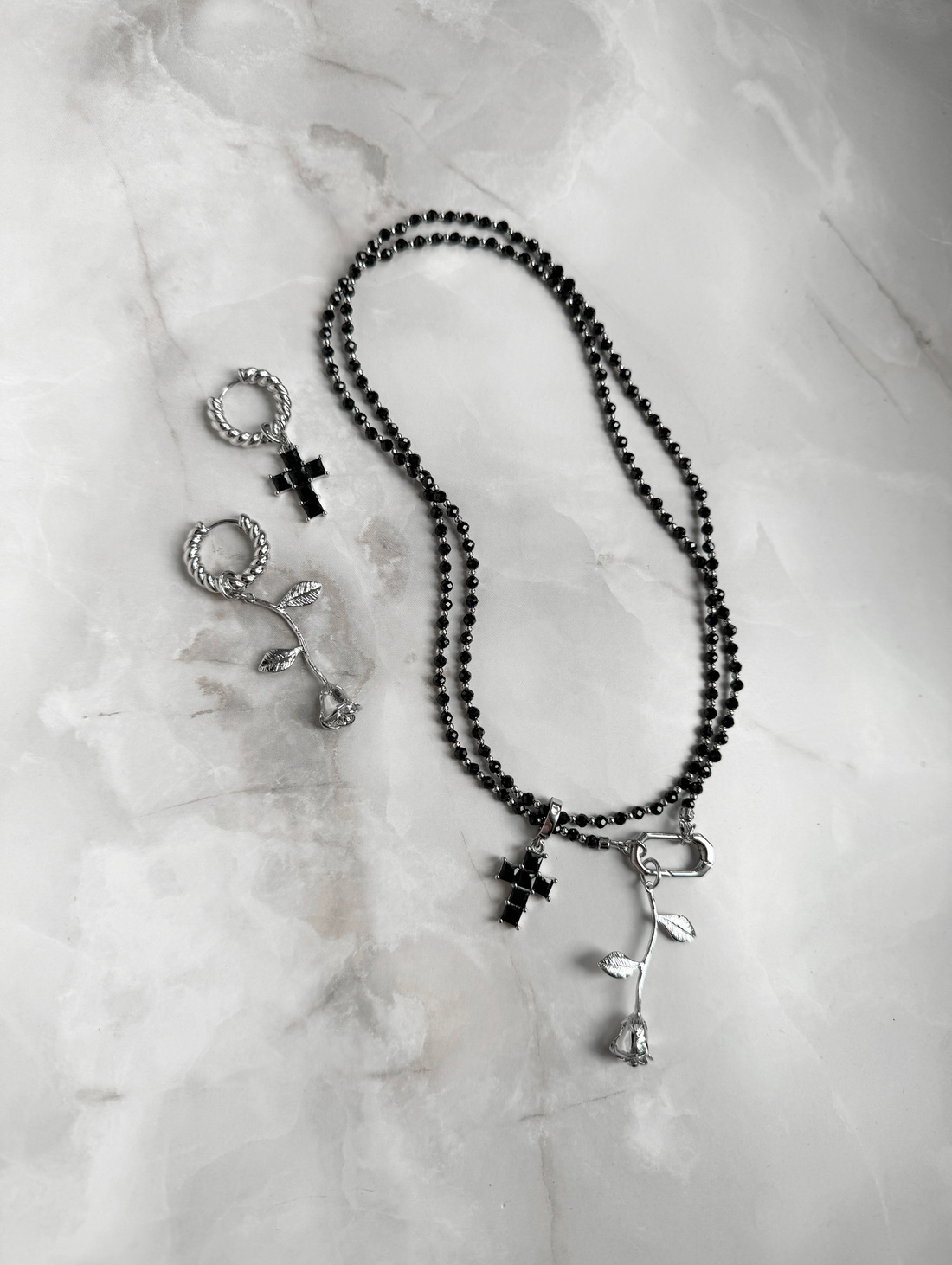 Колье из шпинели "Роза и крест" - фотография товара