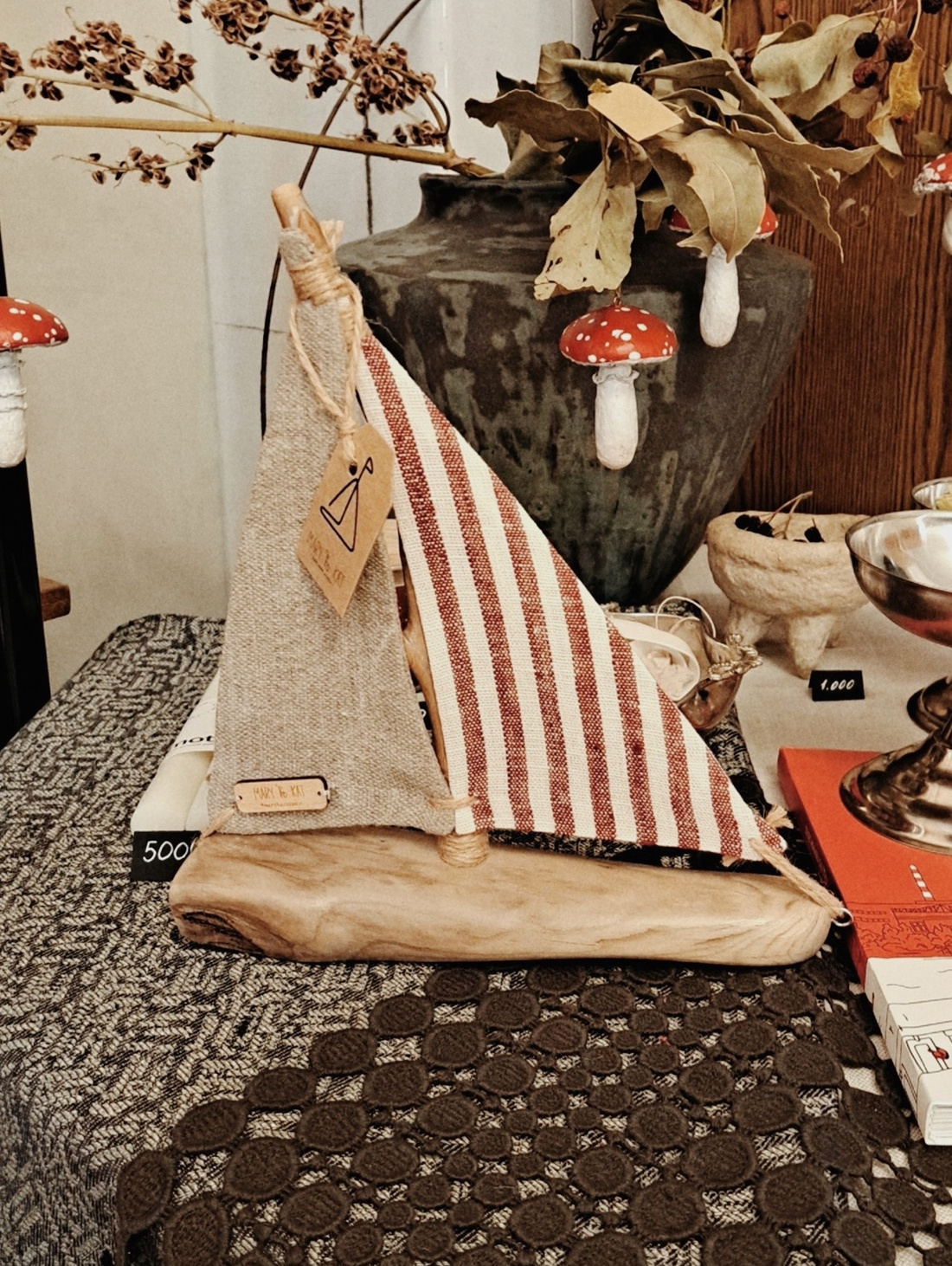 Интерьерный корабль "Матрос" красный - фотография товара