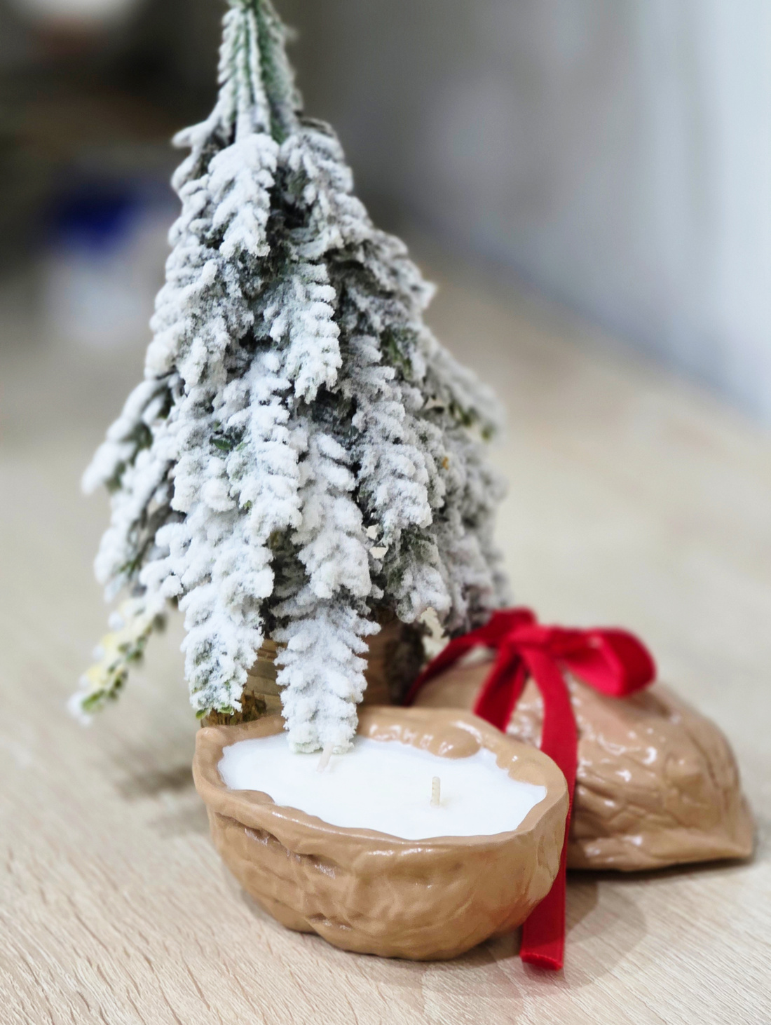 Новогодняя свеча "Грецкий орешек" - фотография товара