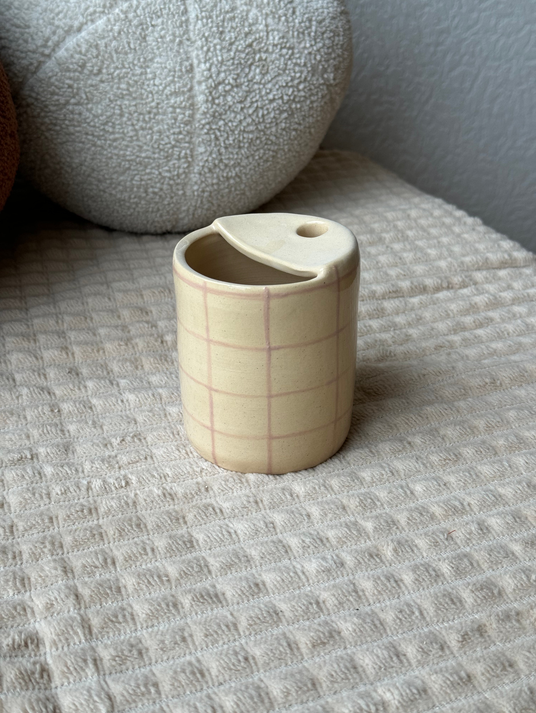 Кружка "Розовая клетка" под трубочку - фотография товара