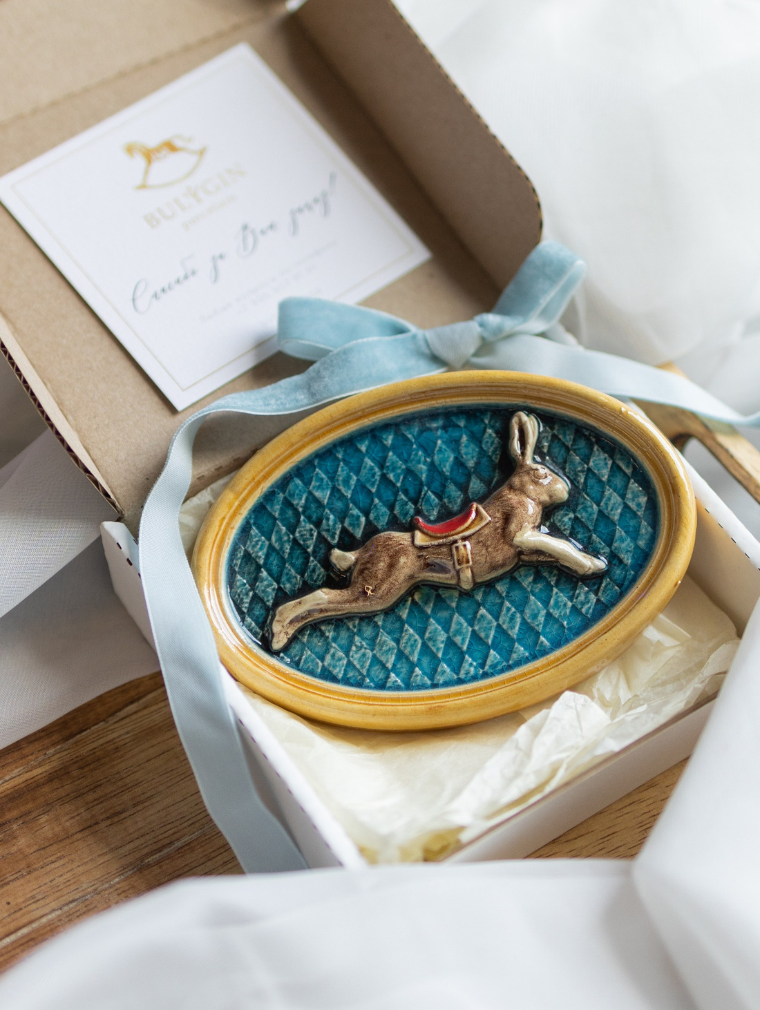 Изразец овальный "Зайчик на синем фоне" - фотография товара