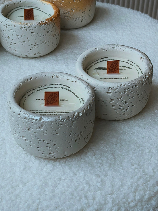 Свеча "SNOW silver" с ароматом "Имбирный пряник"