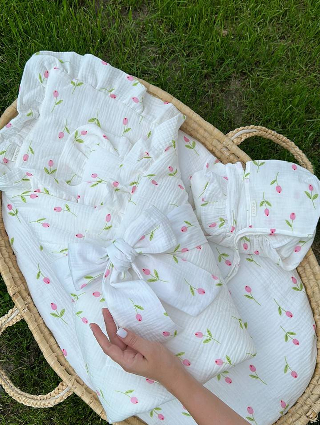 Конверт на выписку из муслина "Тюльпаны" - фотография товара