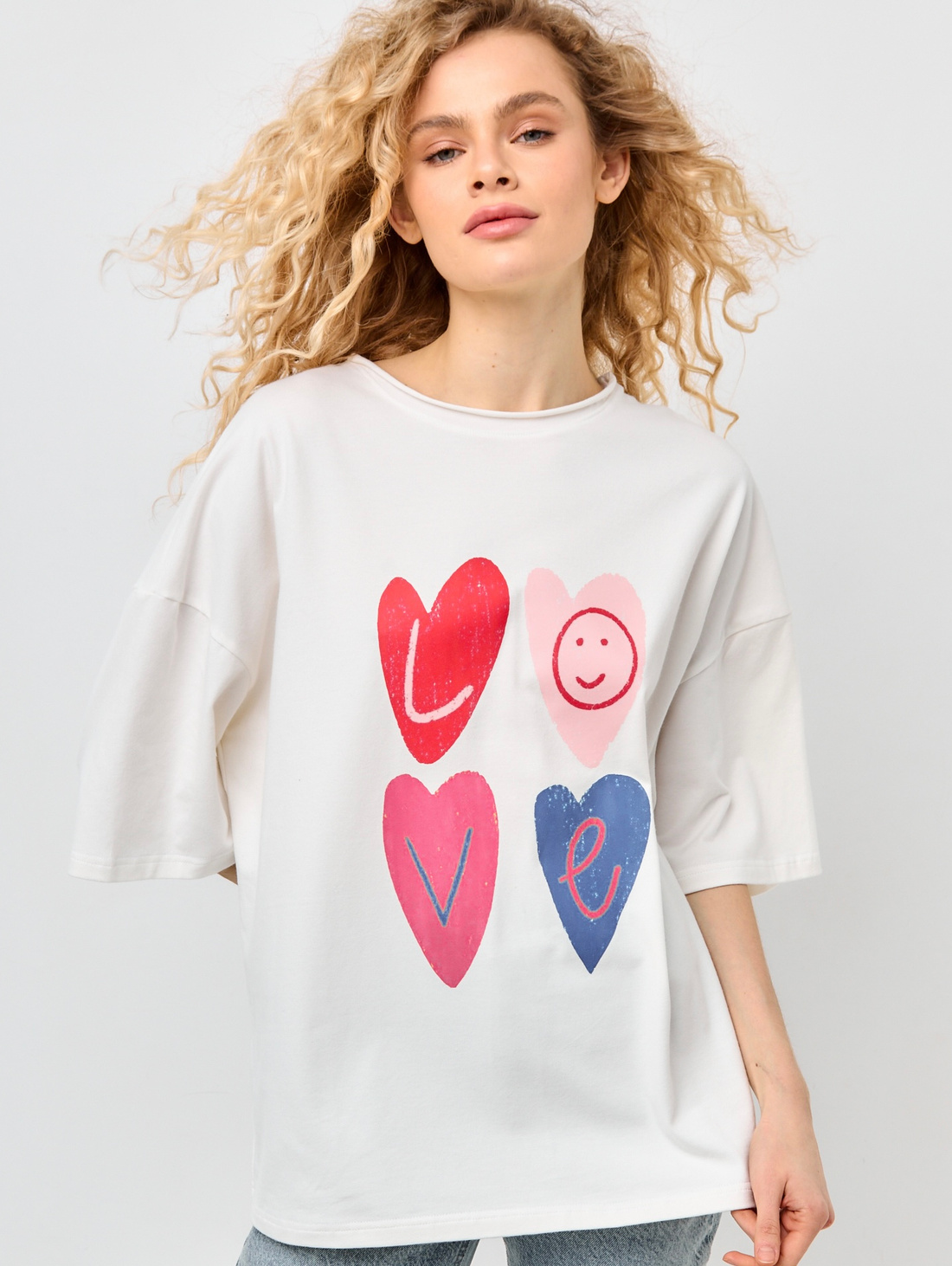 Футболка в молочном цвете "LOVE" - фотография товара