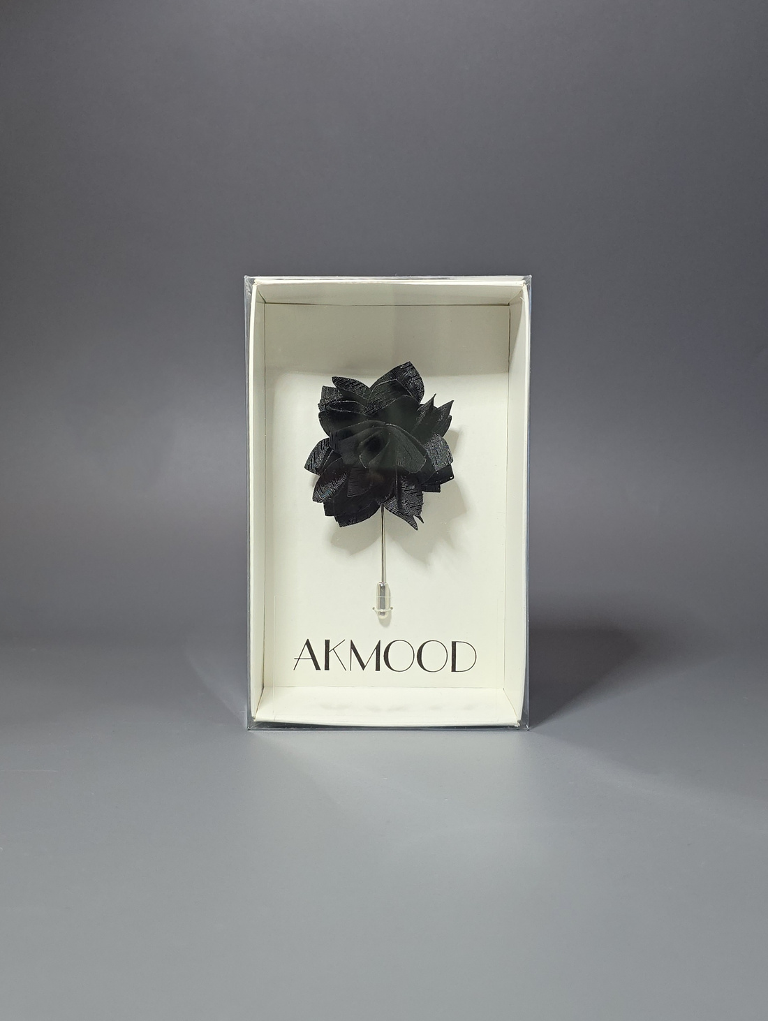 Бутоньерка "Герония чёрная" - фотография товара