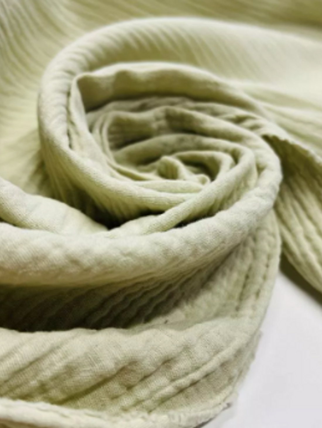 Муслиновая пеленка на кнопке, цвет "полынь" - фотография товара