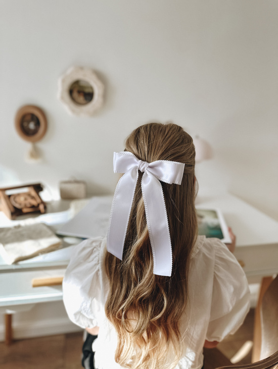 Бант белый из плотного атласа