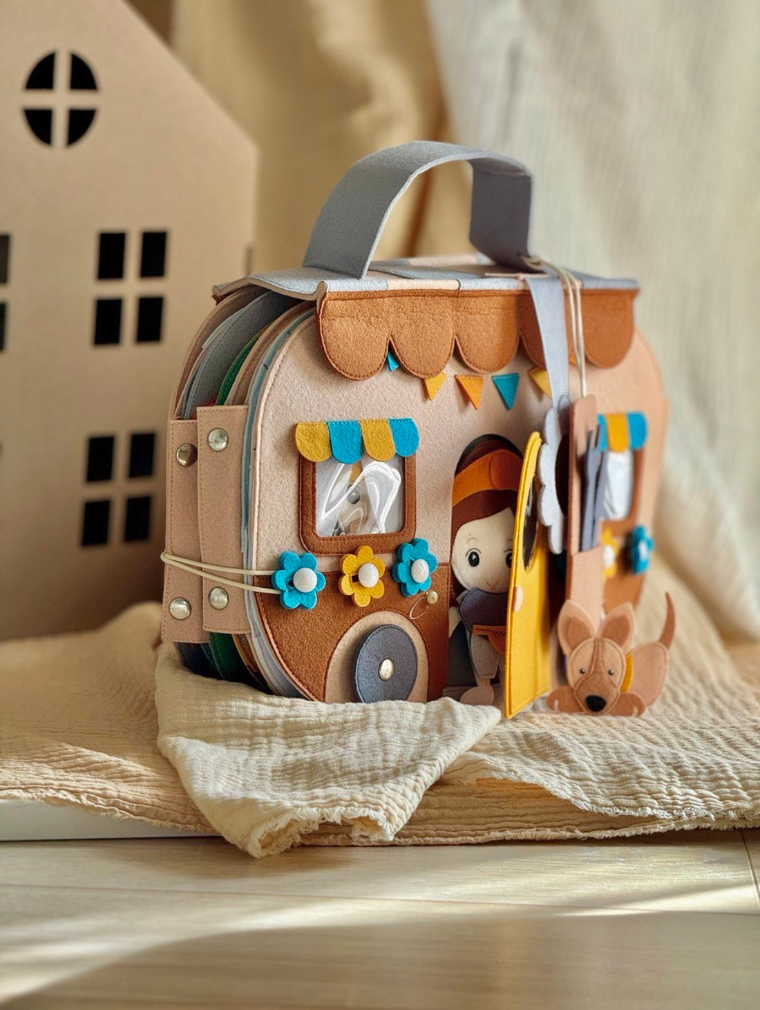 Книжка из фетра «Трейлер» - фотография товара