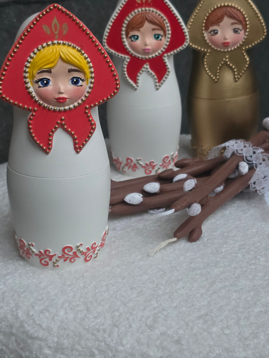 Свеча Матрешка в красном кокошнике - фотография товара