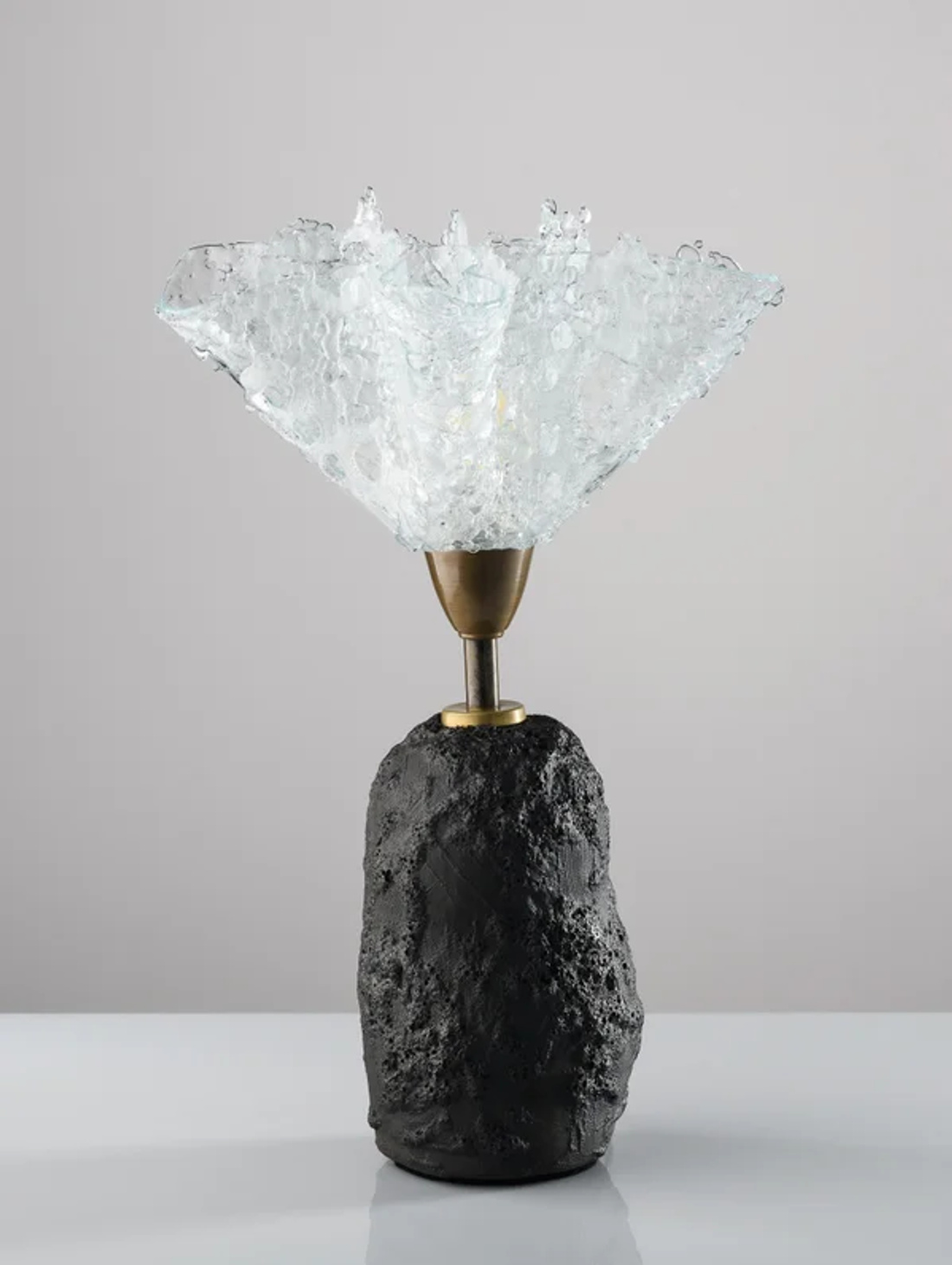 Светильник черный из серии «Форма жизни» - фотография товара