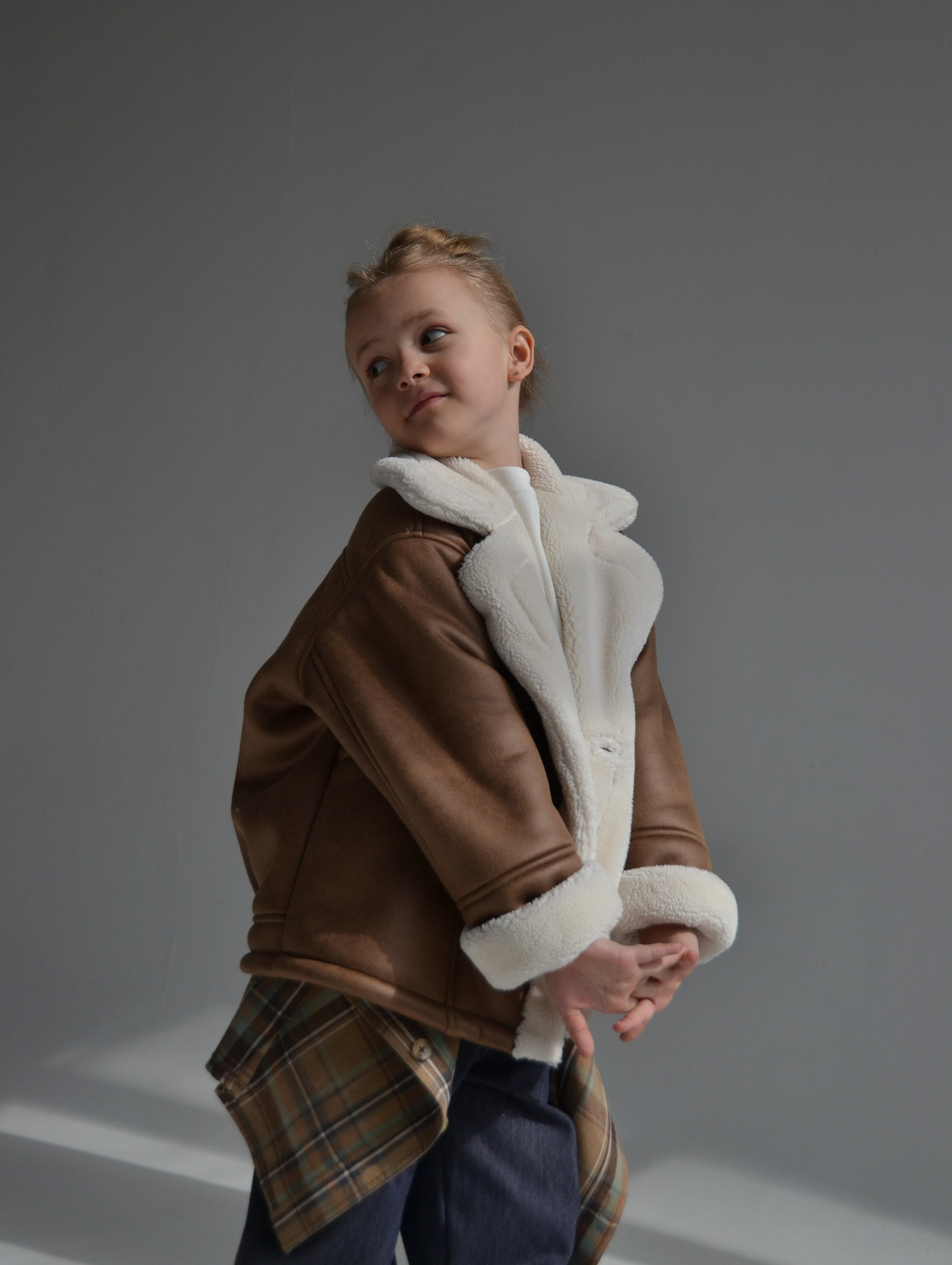 Дубленка детская "Вивиан" коричневая - фотография товара