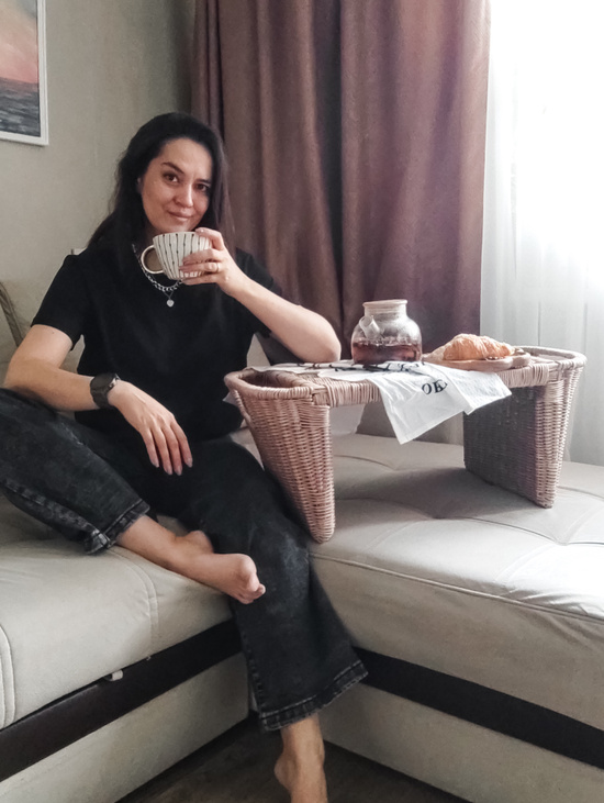 Плетеный столик для завтрака