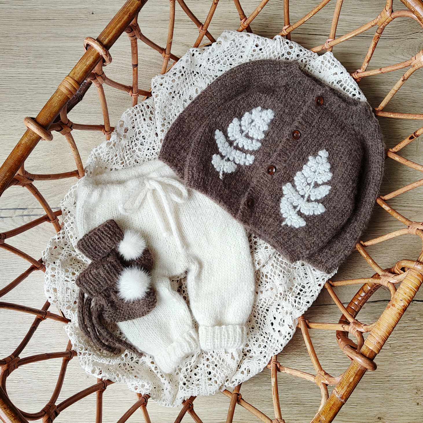 Комплект для новорожденных "Кофточка, штанишки и пинетки" - фотография товара