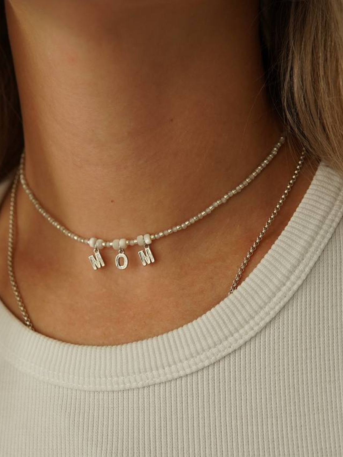 Чокер с буквами MOM - фотография товара