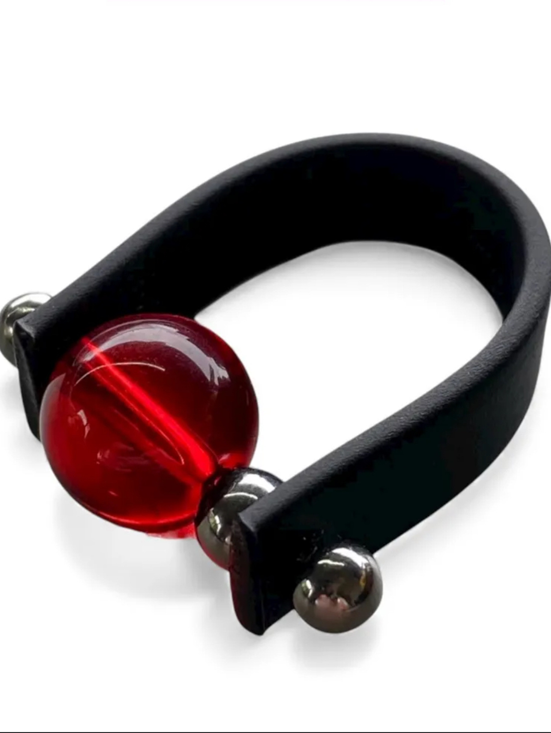 Кольцо красное из каучука и муранского стекла - фотография товара