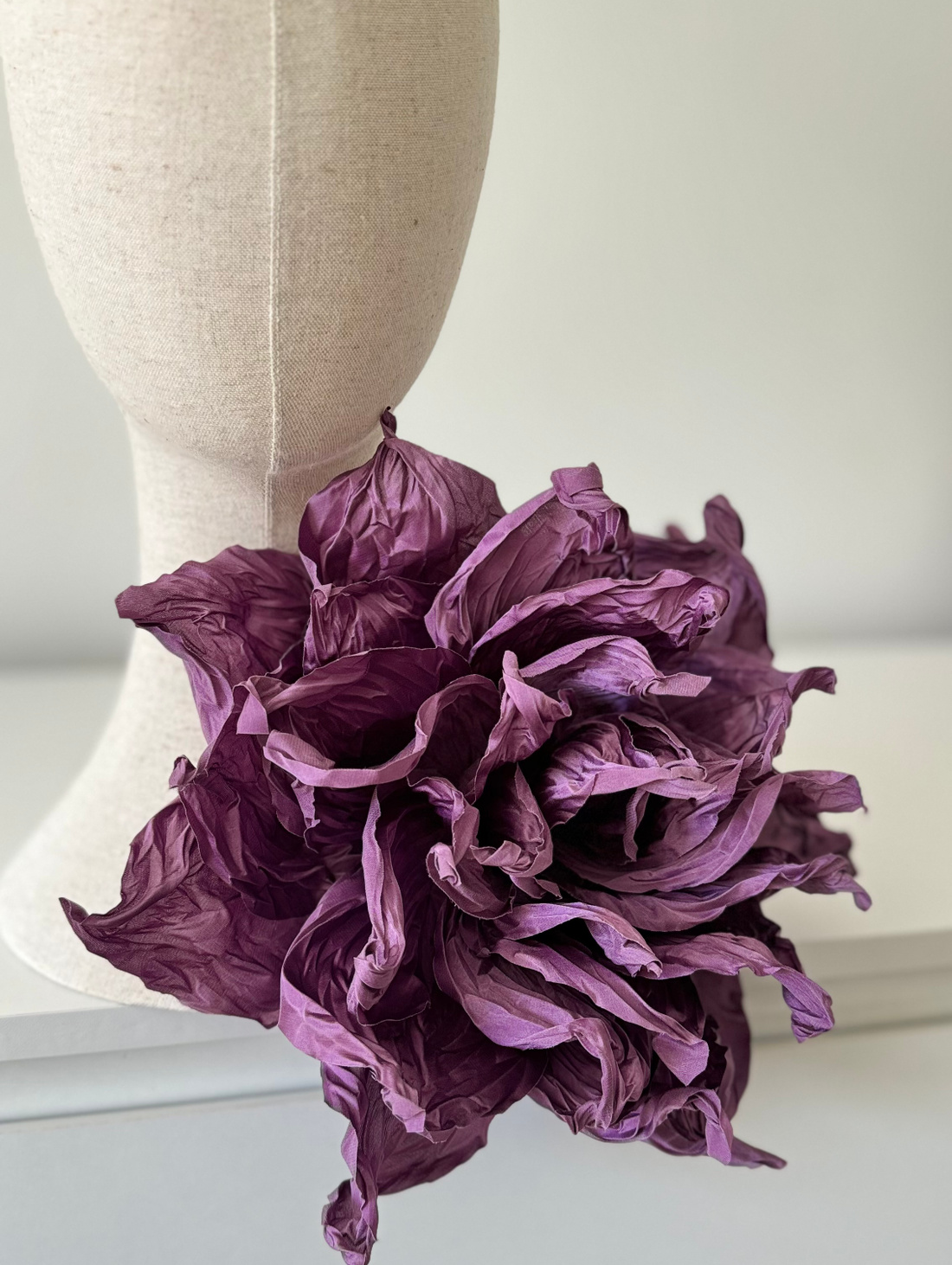 Стилизованный пион-брошь - фотография товара