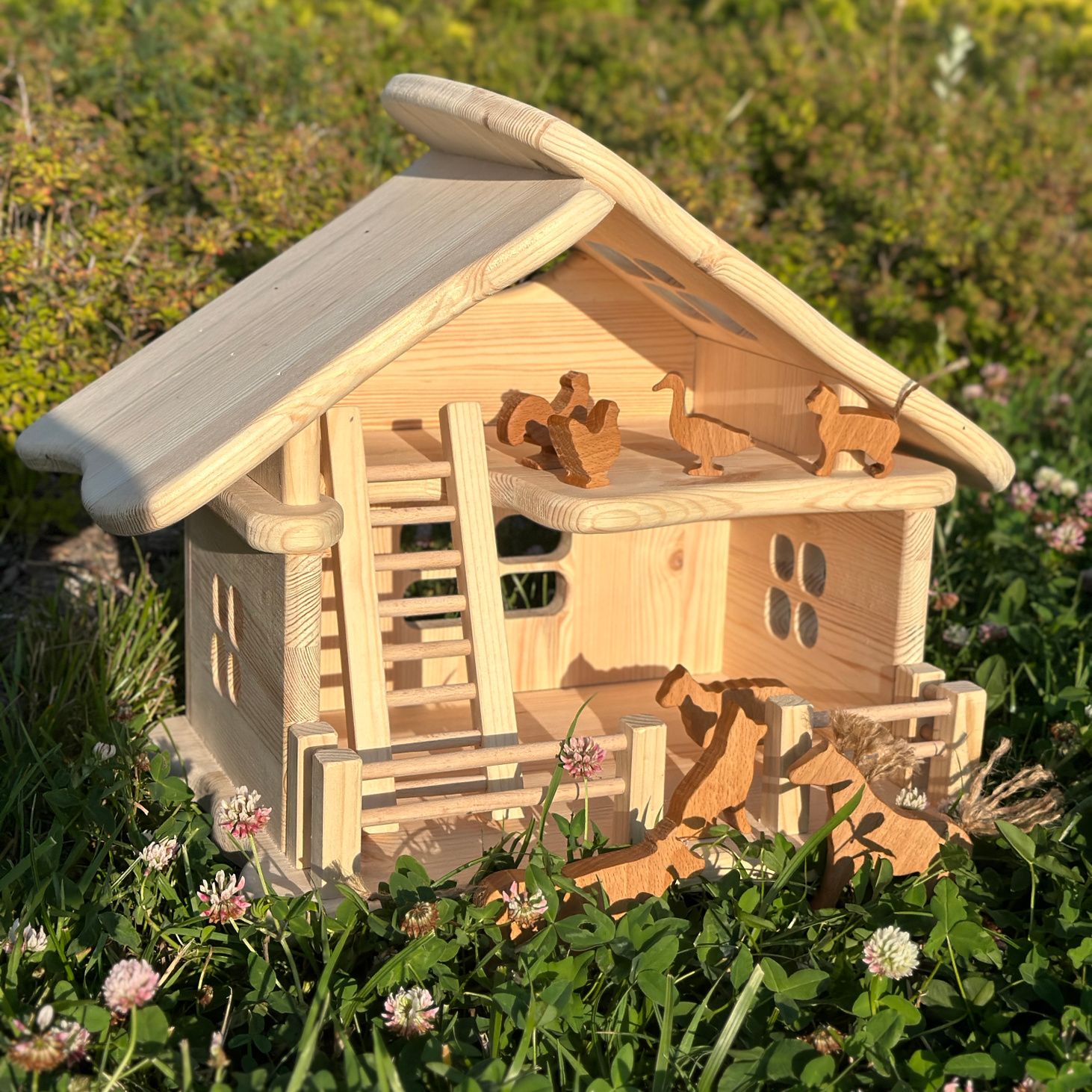 Игрушечная Ферма Дом из массива сосны без животных - фотография товара