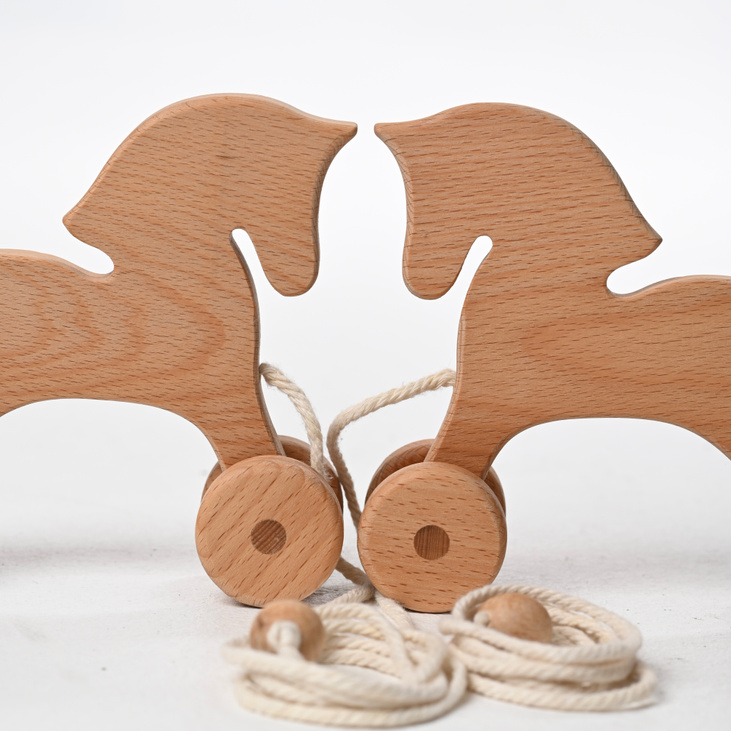 Каталка-лошадка из бука