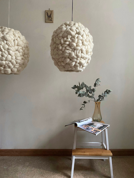 Круглый светильник из шерсти