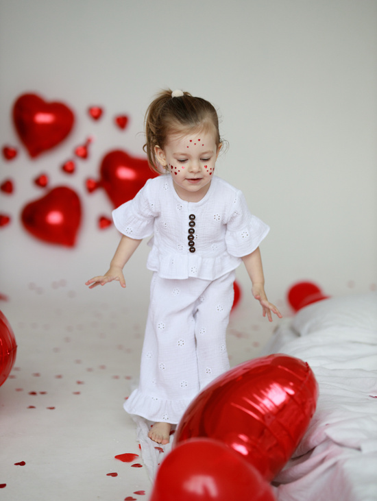 Костюм из муслина в белом  цвете для девочки