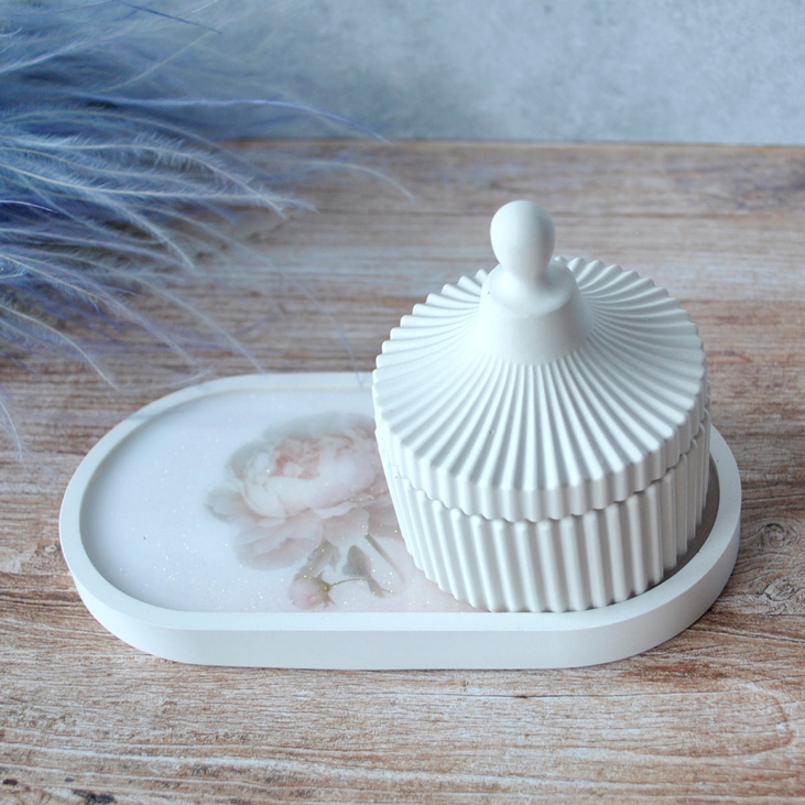 Свеча ароматическая "Белый пион и шкатулка"