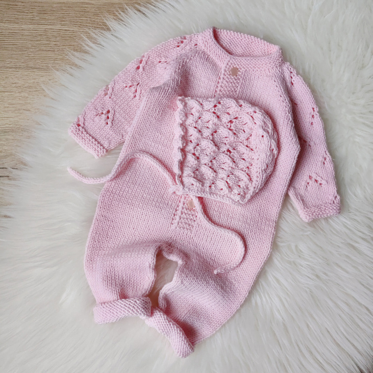 Комбинезон для девочки и чепчик для новорожденных