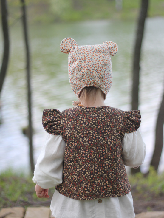 Стеганный жилет с крылышками