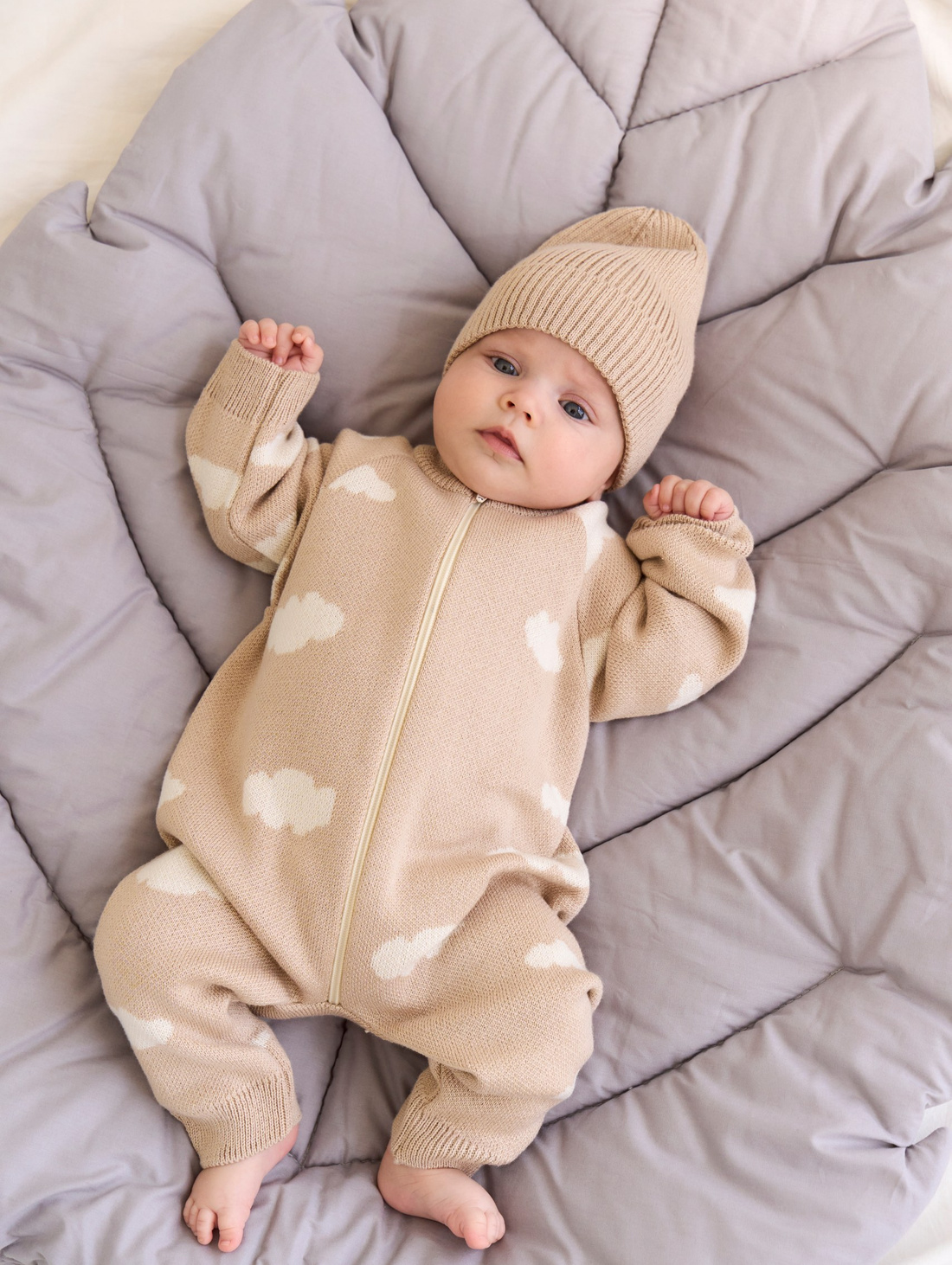 Комбинезон "Облака" с шапочкой, бежевый - фотография товара