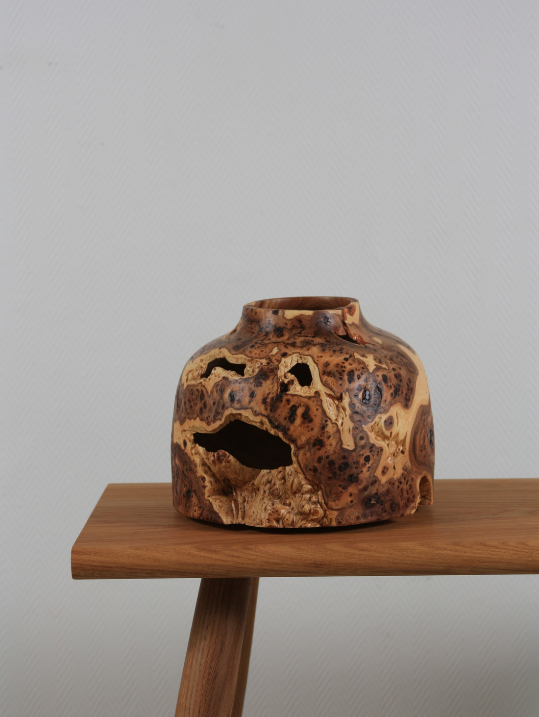 Интерьерная ваза "Совершенство несовершенного" - фотография товара