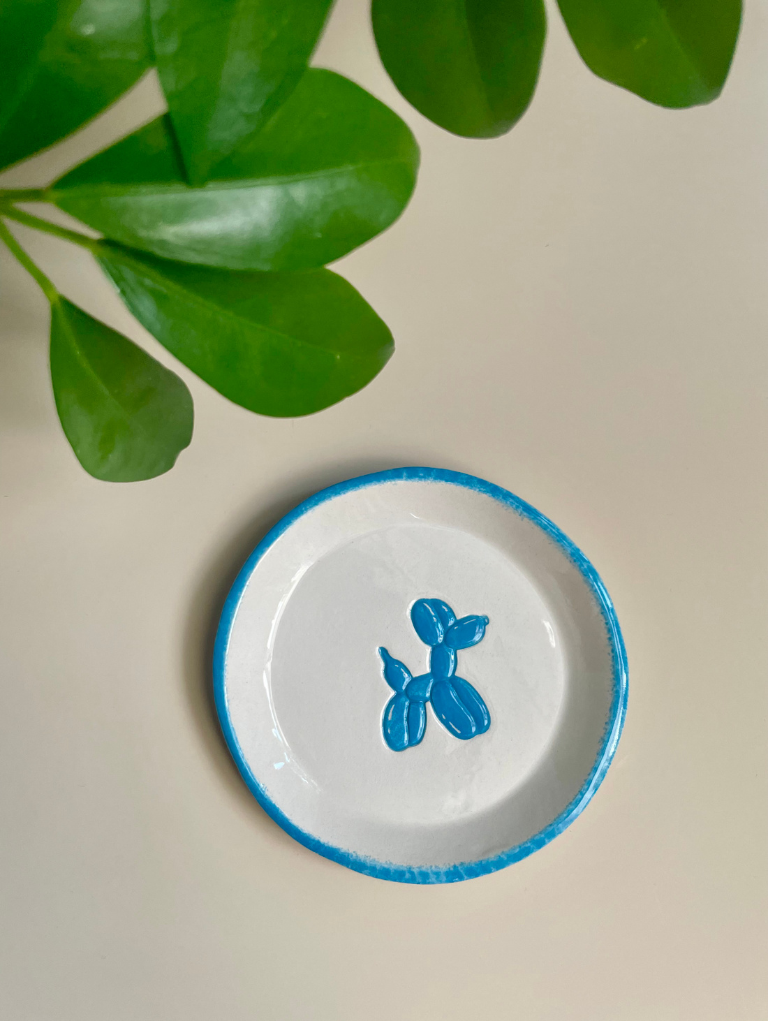 Тарелка керамическая « Воздушный пес» - фотография товара