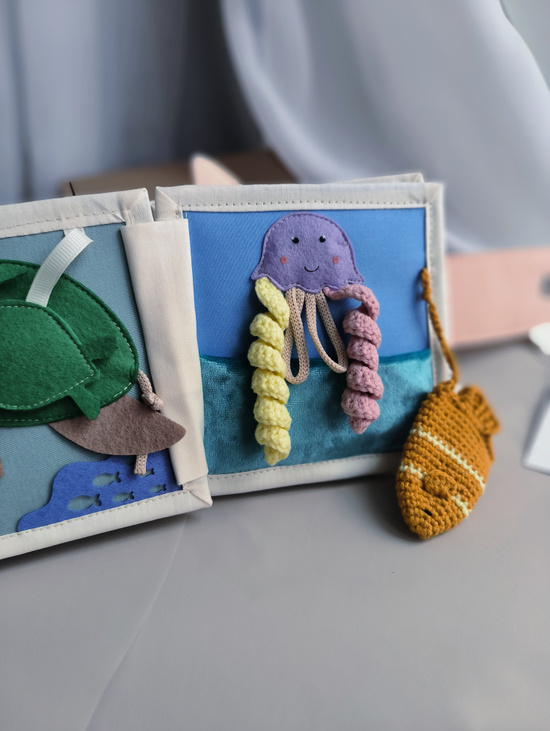 Книжка "Левушка"