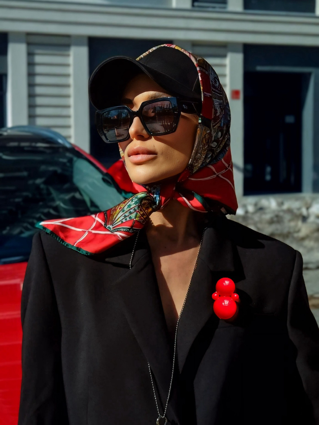 Брошь "Неваляшка-матрешка" красная - фотография товара