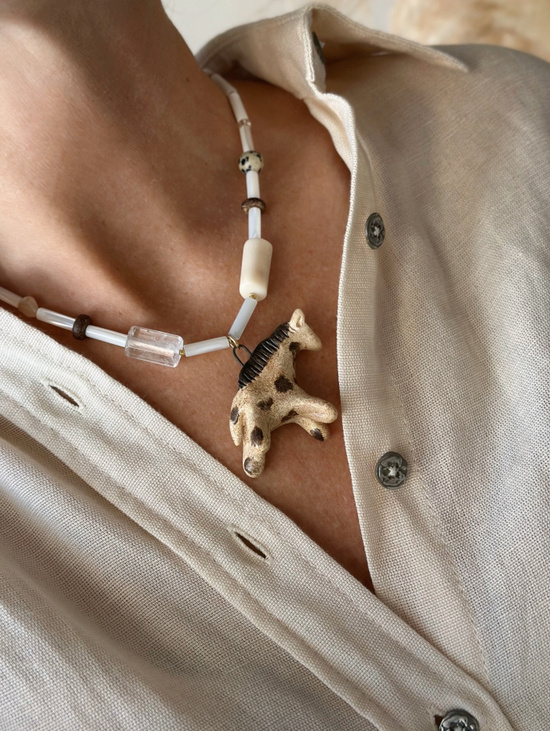 Колье «Жираф» с подвеской из керамики