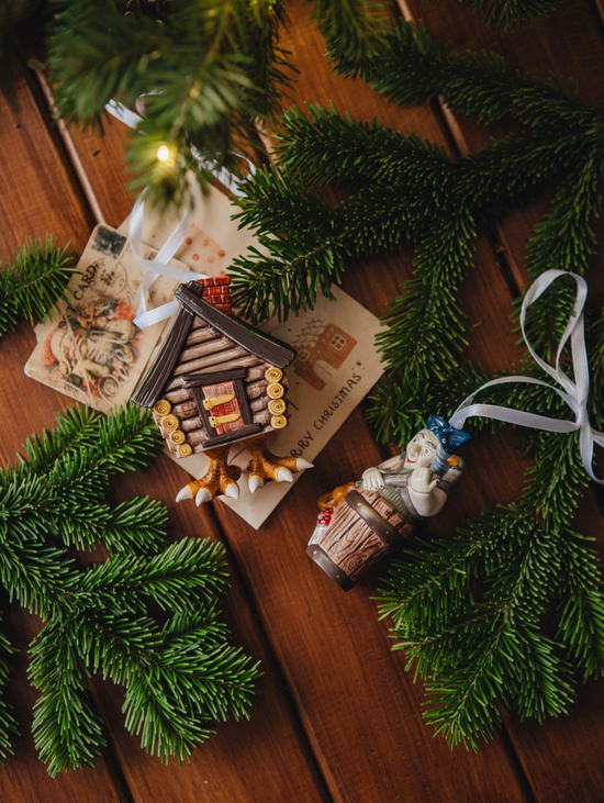 Ёлочная игрушка "Избушка на курьих ножках"