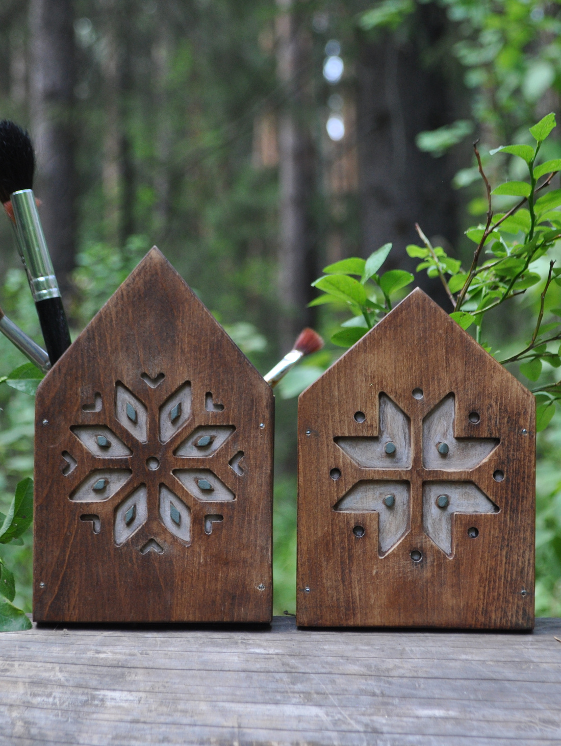 Деревянная карандашница с вырезанным рисунком - фотография товара