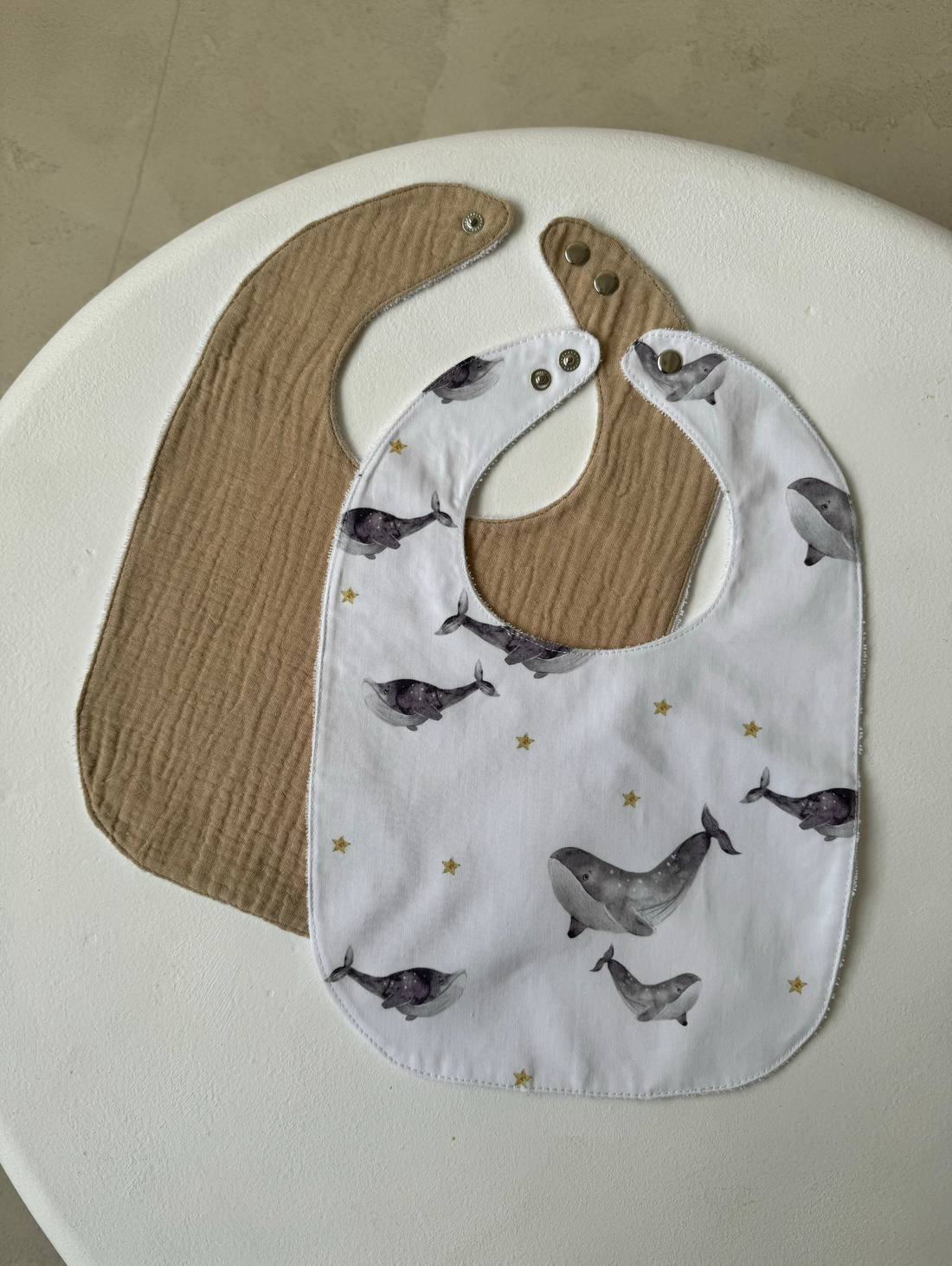 Сет непромокаемых слюнявчиков «Киты» - фотография товара