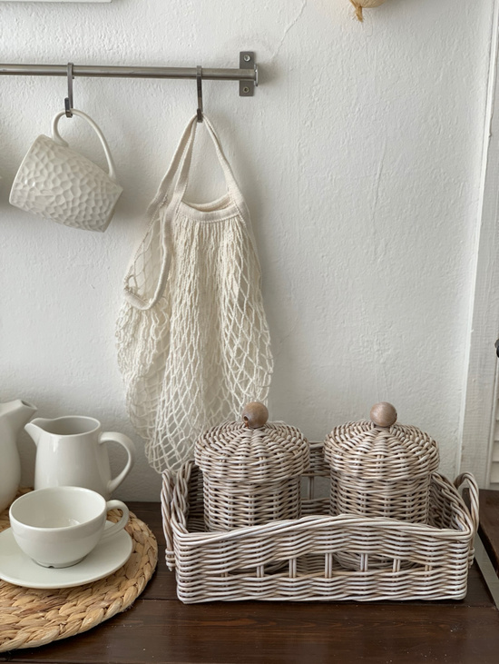 Плетёная корзина с крышкой