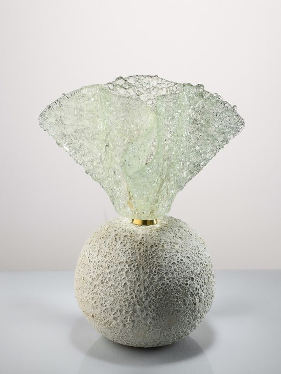 Белый светильник с круглым основанием из серии «Форма жизни»