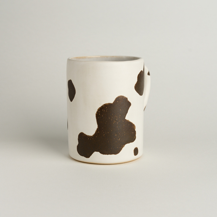 Кружка прямая, Коровка темная 450 мл.