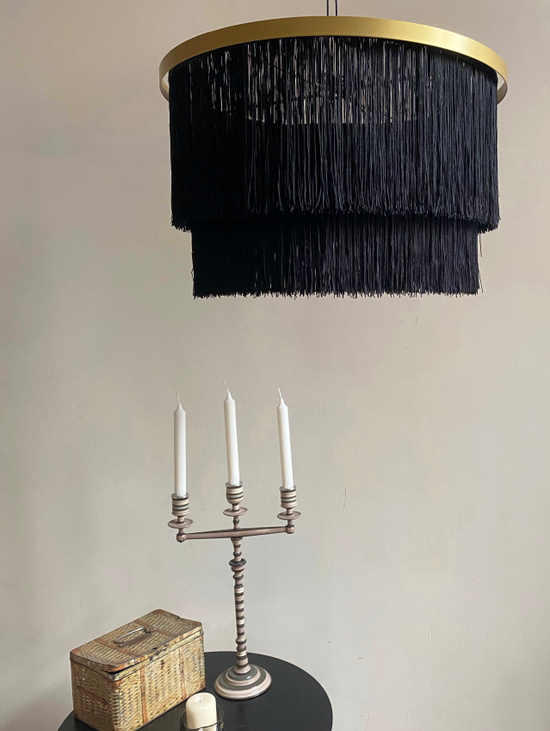 Люстра черная с бахромой