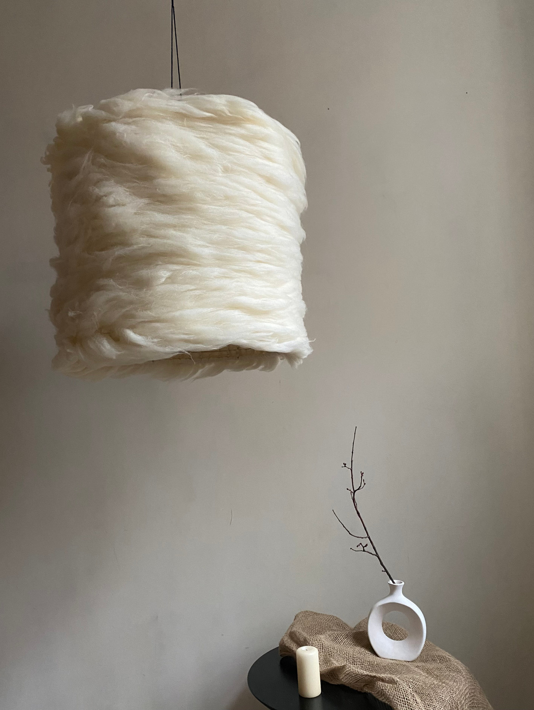 Светильник пушистый из мериноса - фотография товара