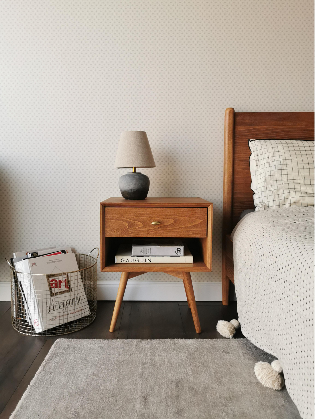 Прикроватная тумба из шпона и массива бука ТМВ05 - фотография товара