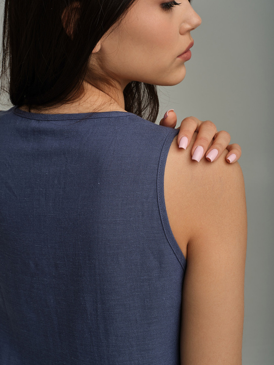 Топ изо льна на широких бретелях дымчато-синий