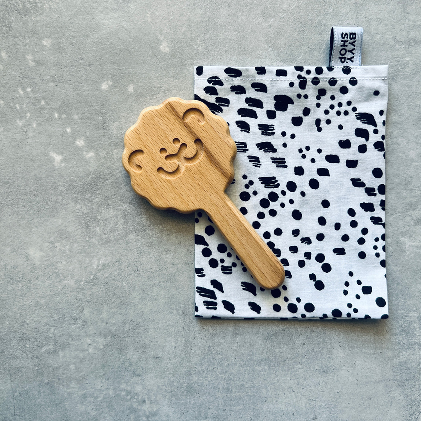 Прорезыватель буковый  "Лев Артур" - фотография товара