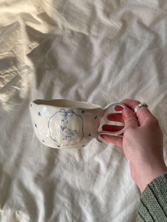 Керамическая кружка ручной работы «Гуси»